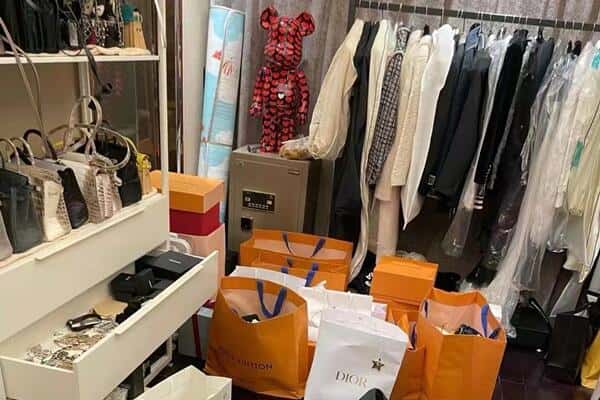 上街区回收一线品牌衣服